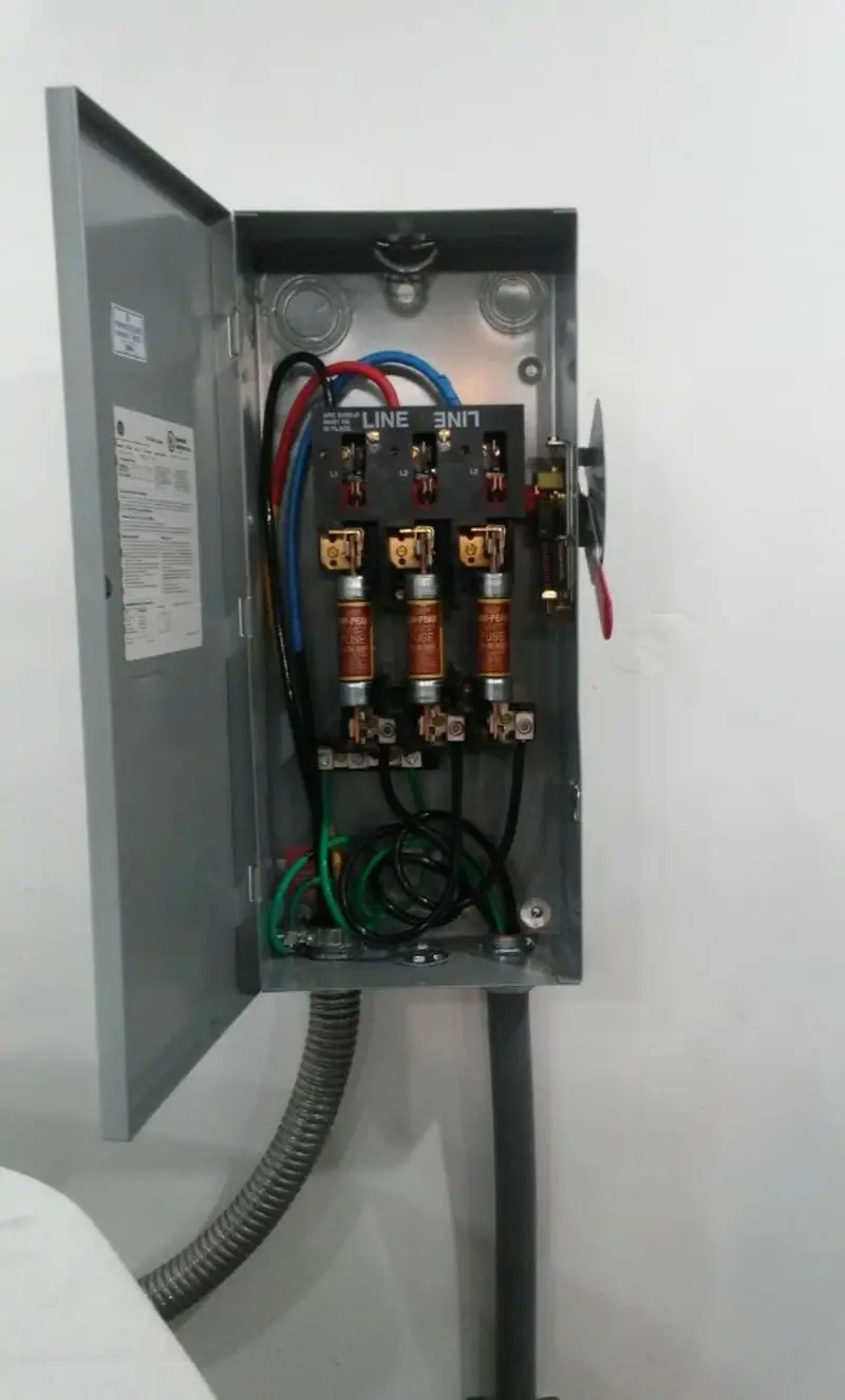 Three-phase disconnect switch installed for Smoke Detector Installation in Rochelle